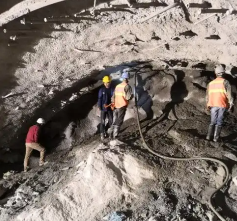 弓长岭隧道拱顶带模注浆料，微膨胀注浆料的特点及施工工艺